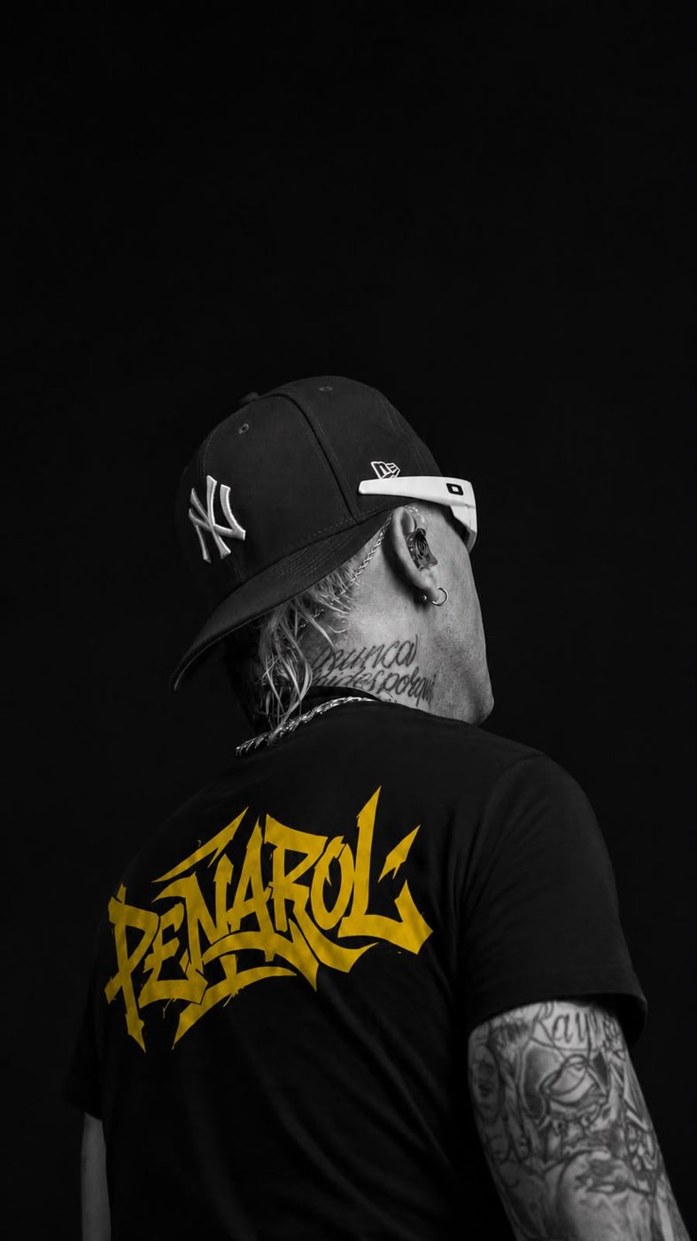 Remera PEÑAROL en blanco y negro